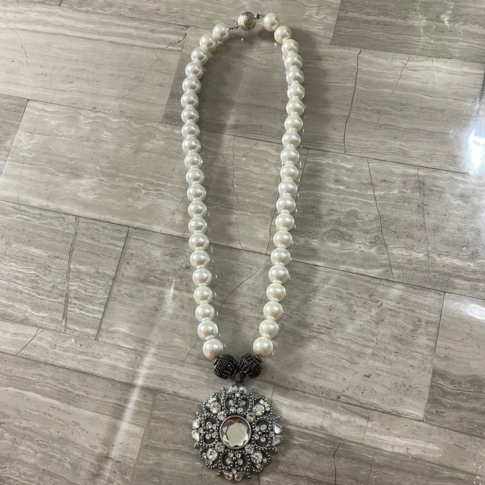 Silver flower necklace